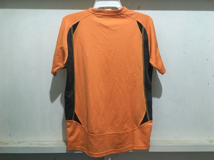 เสื้อคอกลม แบรนด์ MILLET สีส้มแถบดำ รูปที่ 2