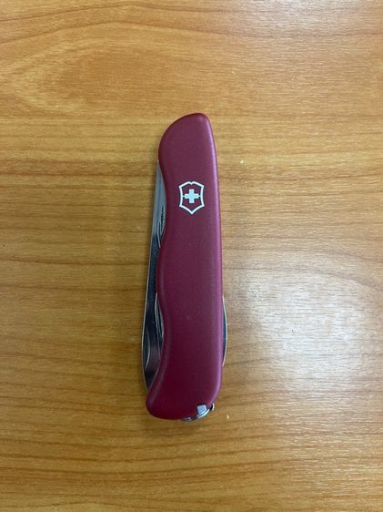 Victorinox Picknicker - Large Pocket Knife with Large Locking Blade 