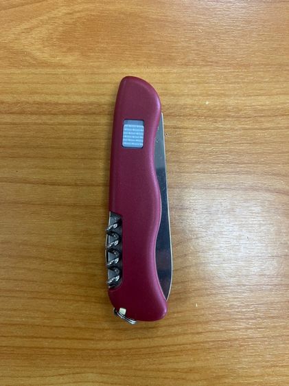 Victorinox Picknicker - Large Pocket Knife with Large Locking Blade  รูปที่ 4