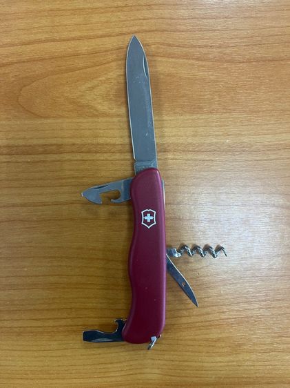 Victorinox Picknicker - Large Pocket Knife with Large Locking Blade  รูปที่ 2