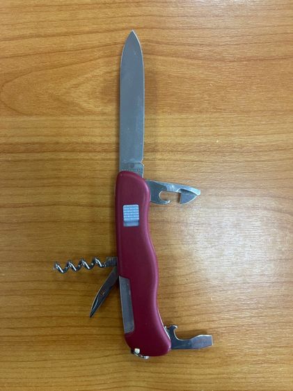 Victorinox Picknicker - Large Pocket Knife with Large Locking Blade  รูปที่ 3