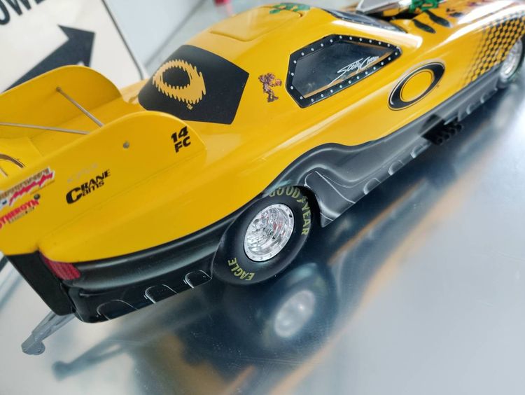 รถ oakley funny car Scotty Cannon สีเหลือง รูปที่ 11
