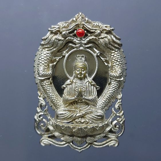 เหรียญฉลุลายยกองค์ พระโพธิสัตว์อวโลกิเตศวร เจ้าแม่กวนอิม มังกรคู่ เนื้อบรอนซ์นอก รมดำโบราณ รุ่นทรงประทานพร วัดบวรนิเวศวิหาร ปี2555 พร้อมตลับ รูปที่ 3