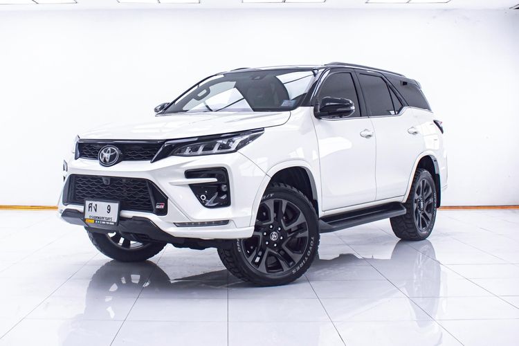 Toyota Fortuner 2022 2.8 GR Sport Black Top 4WD Utility-car ดีเซล ไม่ติดแก๊ส เกียร์อัตโนมัติ ขาว