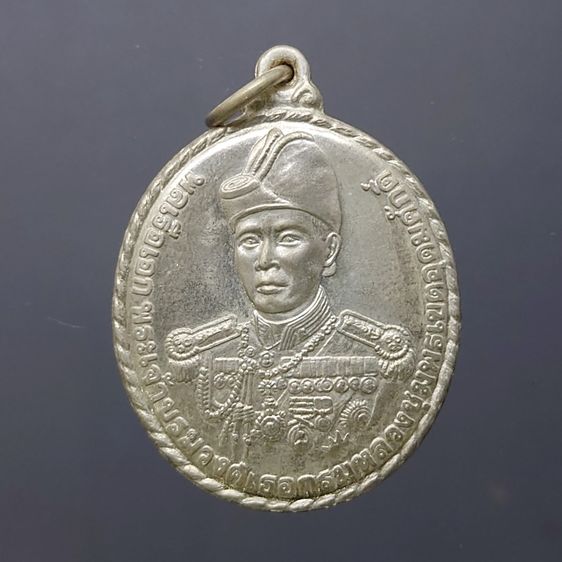 เหรียญกรมหลวงชุมพร เนื้อเงินขัดเงา ที่ระลึกสร้างพระอนุสาวรีย์ ณ วังนันทอุทยาน กองทัพเรือจัดสร้าง ปี2541 พร้อมตลับเดิม รูปที่ 2