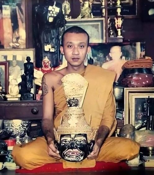 ล็อกเก๊ตเปิดฟ้าฉากเทา หลังบรรจุผงพุทธคุณ, ตะกรุด 1 ดอก, ผ้าธงแดง ออกวัดบางกุฎีทอง ปี2548 ท่านเจ้าคุณ พระราชสิริวัชรรังสี (หลวงพ่อชำนาญ อุตฺตมปญโญ) วัดชินวรารามฯ จ.ปทุมธานี ของดีปีลึก สภาพสวยๆเดิมๆ จากวัดครับ รูปที่ 16