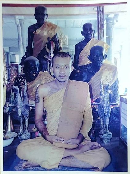 ล็อกเก๊ตเปิดฟ้าฉากเทา หลังบรรจุผงพุทธคุณ, ตะกรุด 1 ดอก, ผ้าธงแดง ออกวัดบางกุฎีทอง ปี2548 ท่านเจ้าคุณ พระราชสิริวัชรรังสี (หลวงพ่อชำนาญ อุตฺตมปญโญ) วัดชินวรารามฯ จ.ปทุมธานี ของดีปีลึก สภาพสวยๆเดิมๆ จากวัดครับ รูปที่ 15