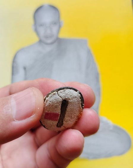 ล็อกเก๊ตเปิดฟ้าฉากเทา หลังบรรจุผงพุทธคุณ, ตะกรุด 1 ดอก, ผ้าธงแดง ออกวัดบางกุฎีทอง ปี2548 ท่านเจ้าคุณ พระราชสิริวัชรรังสี (หลวงพ่อชำนาญ อุตฺตมปญโญ) วัดชินวรารามฯ จ.ปทุมธานี ของดีปีลึก สภาพสวยๆเดิมๆ จากวัดครับ รูปที่ 7