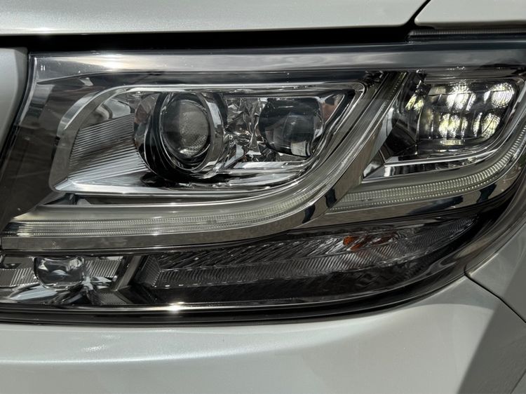 Toyota Alphard 2017 2.5 HV SR C-Package 4WD Van ไฮบริด เกียร์อัตโนมัติ ขาว รูปที่ 4