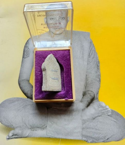 พระขุนแผน รุ่น 2 นารายณ์อวตาร เนื้อผงพุทธคุณ ด้านหลังฝังตะกรุดเงินคู่ ออกวัดบางกุฎีทอง ปี2543 ท่านเจ้าคุณ พระราชสิริวัชรรังสี (หลวงพ่อชำนาญ อุตฺตมปญโญ) วัดชินวรารามฯ จ.ปทุมธานี รูปที่ 8