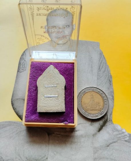 พระขุนแผน รุ่น 2 นารายณ์อวตาร เนื้อผงพุทธคุณ ด้านหลังฝังตะกรุดเงินคู่ ออกวัดบางกุฎีทอง ปี2543 ท่านเจ้าคุณ พระราชสิริวัชรรังสี (หลวงพ่อชำนาญ อุตฺตมปญโญ) วัดชินวรารามฯ จ.ปทุมธานี รูปที่ 15