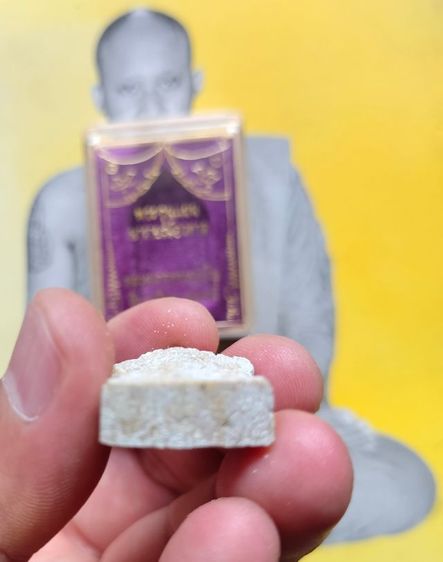 พระขุนแผน รุ่น 2 นารายณ์อวตาร เนื้อผงพุทธคุณ ด้านหลังฝังตะกรุดเงินคู่ ออกวัดบางกุฎีทอง ปี2543 ท่านเจ้าคุณ พระราชสิริวัชรรังสี (หลวงพ่อชำนาญ อุตฺตมปญโญ) วัดชินวรารามฯ จ.ปทุมธานี รูปที่ 14