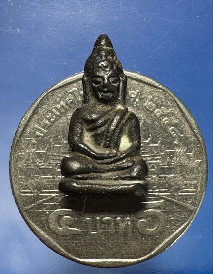 พระชัยวัฒน์ เนื้อสัมฤทธิ์กลับดำ เก่าไม่ทราบที่🙏พระชัยวัฒน์รัชกาล เนื้อสัมฤทธิ์แดง ก้นจาร(มีแต่งใหม่ที่หน้า) องค์ละ1550 รูปที่ 6