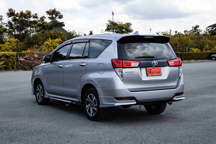 Toyota Innova 2021 2.8 Crysta Utility-car ดีเซล ไม่ติดแก๊ส เกียร์อัตโนมัติ เทา รูปที่ 4