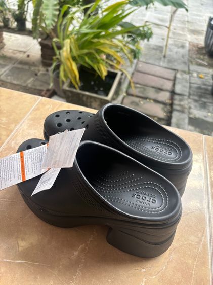 รองเท้าcrocsแท้