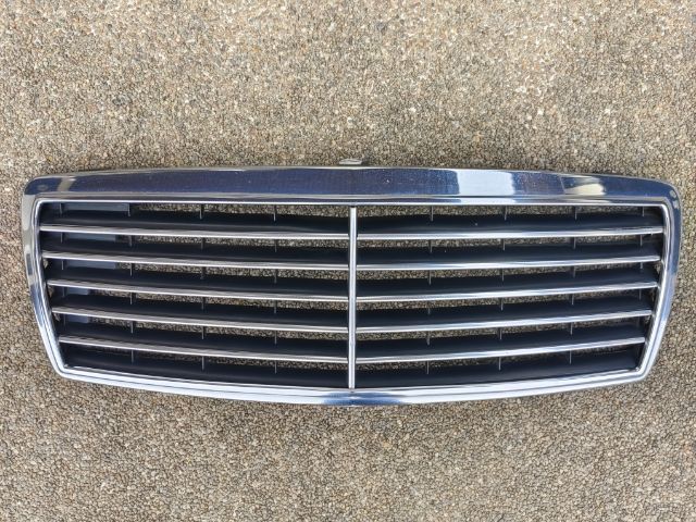 กระจังหน้า6ช่อง  Benz w202 C class ปี 1994-1999 