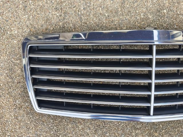 กระจังหน้า6ช่อง  Benz w202 C class ปี 1994-1999  รูปที่ 2