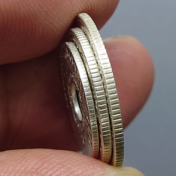 เหรียญสตางค์รู เนื้อเงิน ครบชุด 5-10-20 สตางค์ ลายกนกแข้งสิงห์ ปี พ.ศ.2484-2485 ผ่านใช้ รูปที่ 7