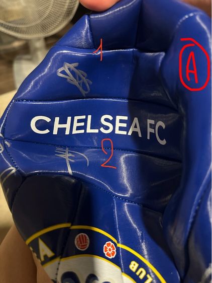 ลูกฟุตบอลพร้อมลายเซ็น นักเตะ chelsea football