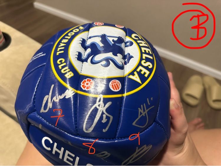 ลูกฟุตบอลพร้อมลายเซ็น นักเตะ Chelsea รูปที่ 2