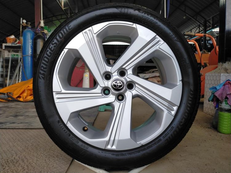 17" แม็กโตโยต้า ป้ายเดิมสีแดง ขอบ17 พร้อมยางบริส 205 50 17 ปี23โตนยางสวยทุกเส้นใส่ altis with พรุส เซียนต้าอื่นๆ 5 รู 100