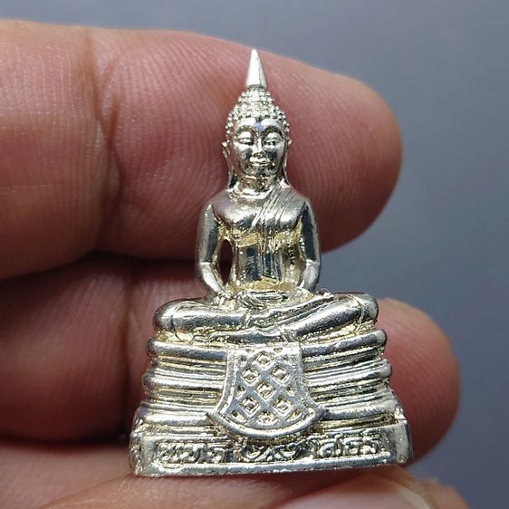 พระพุทธโสธร รุ่นสร้างพระอุโบสถ พิมพ์ใหญ่ เนื้อเงินขัดเงาบางส่วน วัดโสธรวรารามวรวิหาร พ.ศ.2539 พร้อมกล่องเดิม รูปที่ 3