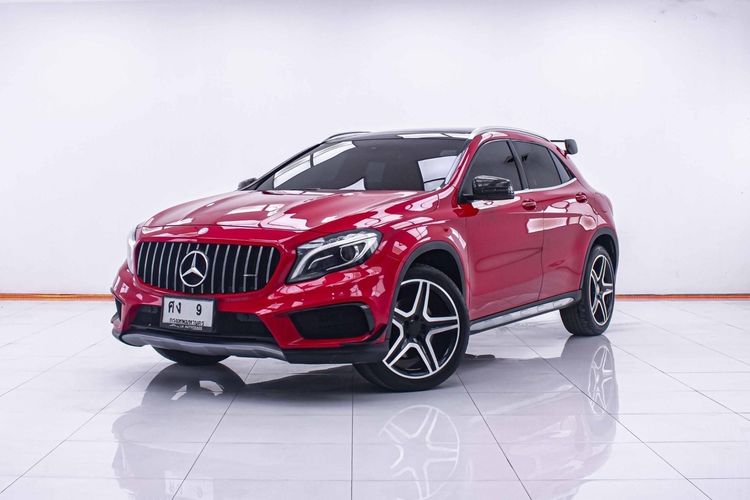 รถ Mercedes-Benz GLA-Class GLA250 สี แดง