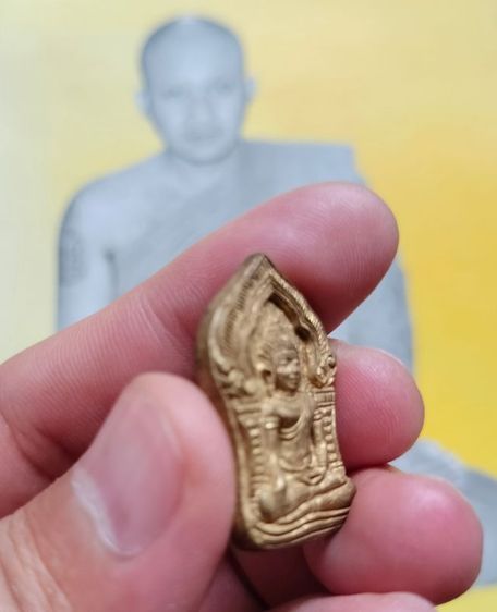 เหรียญพระยอดขุนพลโสฬสมงคลหล่อโบราณ เนื้อทองฝาบาตรผสมระฆังเก่า ออกวัดบางกุฎีทอง ปี2546 ท่านเจ้าคุณ พระราชสิริวัชรรังสี (หลวงพ่อชำนาญ อุตฺตมปญโญ) วัดชินวรารามฯ จ.ปทุมธานี รูปที่ 4