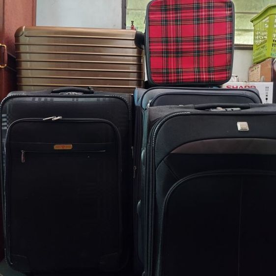 ขายเหมากระเป๋า มือสอง ยกกอง ประมาณ 150 ใบ รูปที่ 4