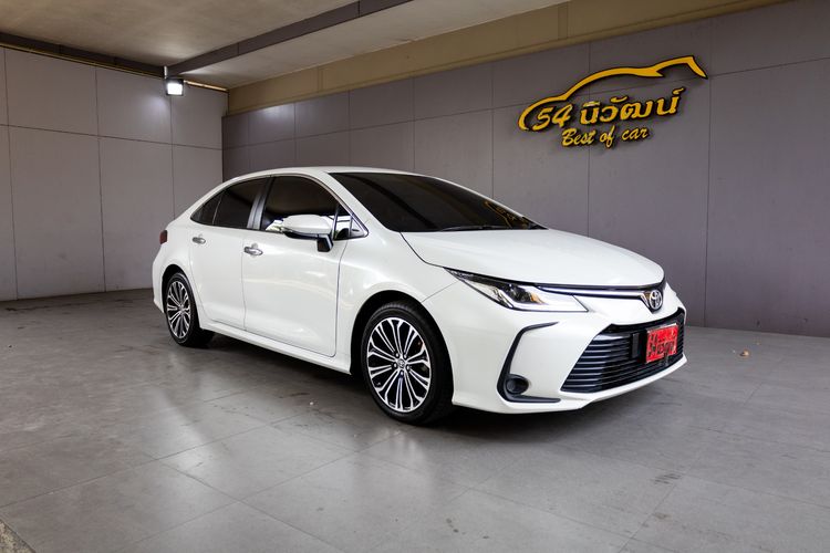 รถ Toyota Altis 1.8 GR Sport CVT สี ขาว