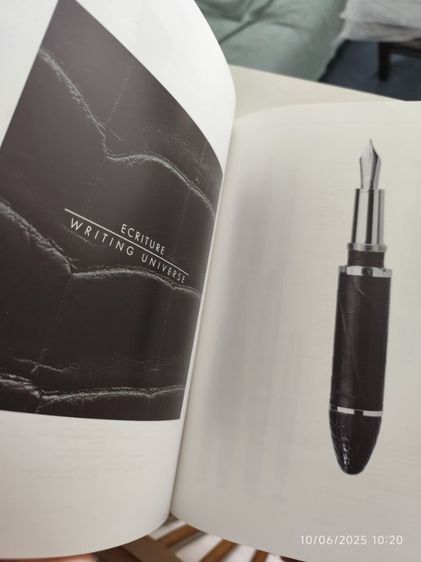 หนังสือเก่า แคตตาล๊อค louis vuitton ปี2002 ขายตามสภาพมือสอง รูปที่ 12