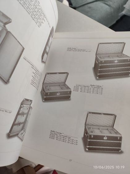 หนังสือเก่า แคตตาล๊อค louis vuitton ปี2002 ขายตามสภาพมือสอง รูปที่ 9