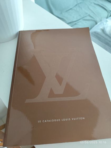 หนังสือเก่า แคตตาล๊อค louis vuitton ปี2002 ขายตามสภาพมือสอง รูปที่ 3