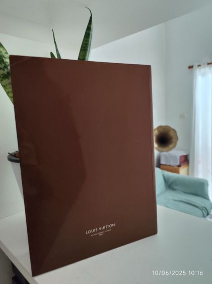 หนังสือเก่า แคตตาล๊อค louis vuitton ปี2002 ขายตามสภาพมือสอง รูปที่ 2