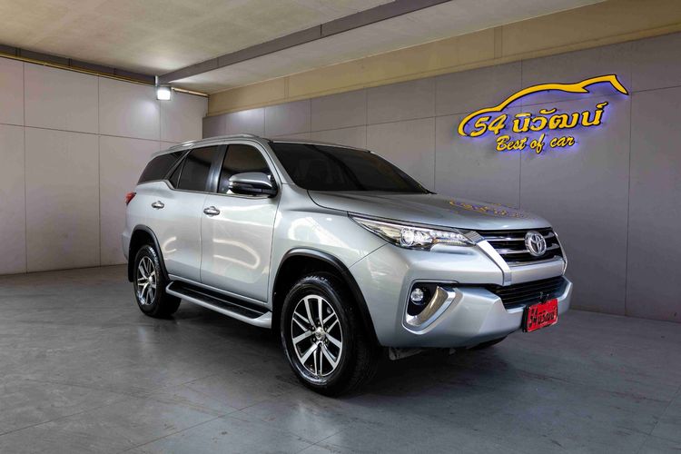 รถ Toyota Fortuner 2.8 V สี เทา