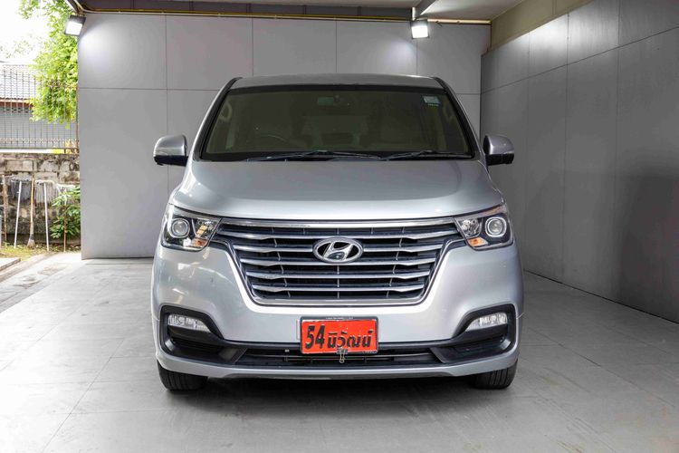 Hyundai H-1  2019 2.5 Deluxe Utility-car ดีเซล ไม่ติดแก๊ส เกียร์อัตโนมัติ เทา รูปที่ 2