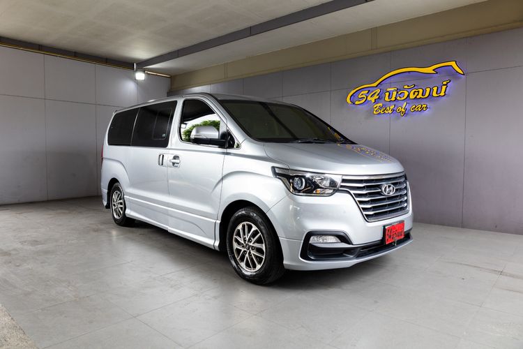 รถ Hyundai H-1  2.5 Deluxe สี เทา