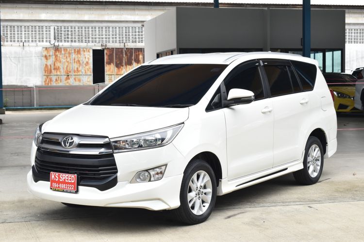 รถ Toyota Innova 2.8 Crysta G สี ขาว