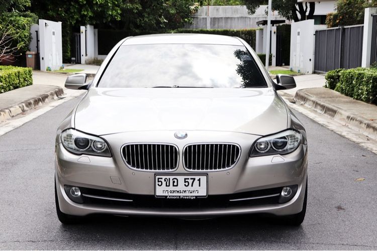 รถ BMW Series 5 525d สี น้ำตาล