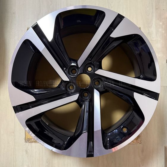 ขาย Mag Yaris Cross 18”