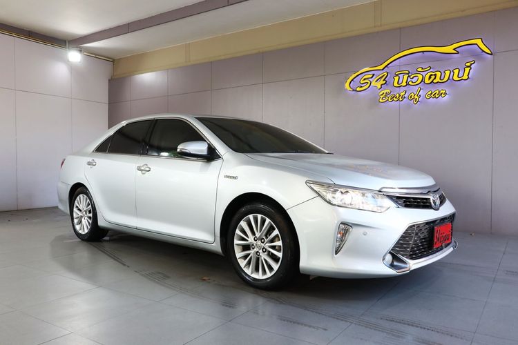 รถ Toyota Camry 2.5 HV สี เทา