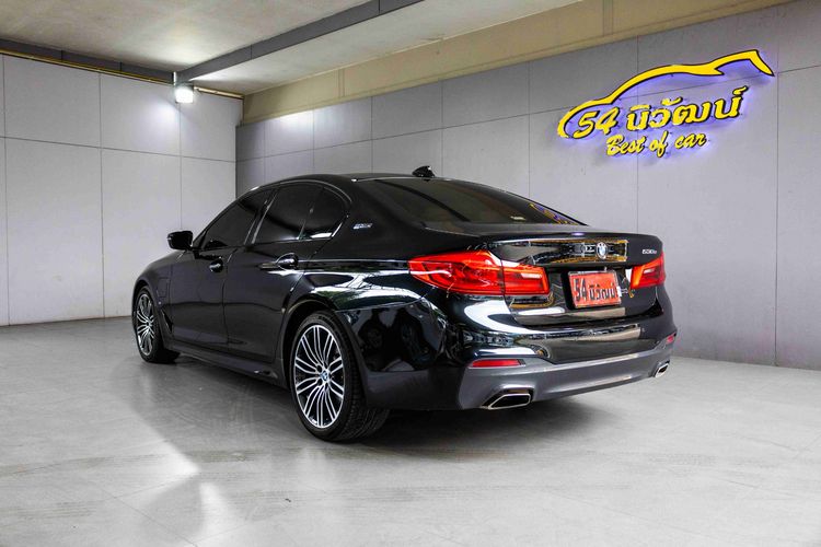 BMW Series 5 2017 530e Sedan ปลั๊กอินไฮบริด (PHEV) ไม่ติดแก๊ส เกียร์อัตโนมัติ ดำ รูปที่ 4