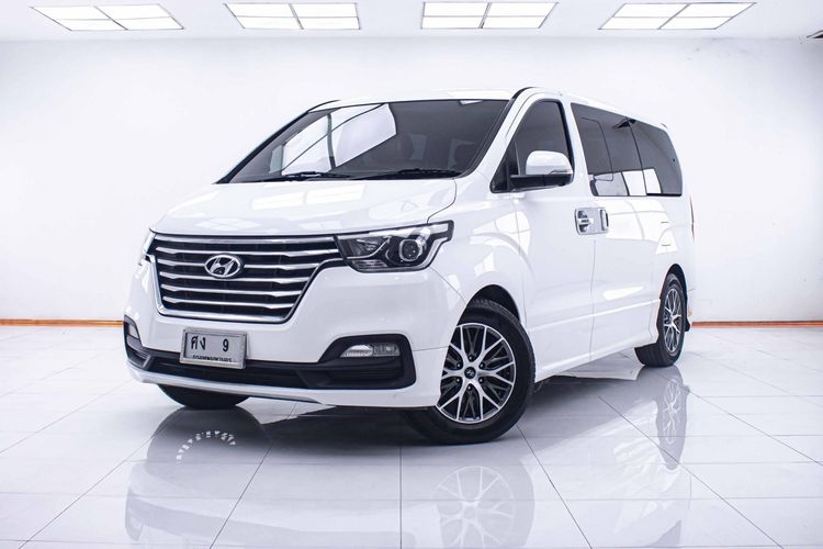 รถ Hyundai Grand Starex 2.5 VIP สี ขาว