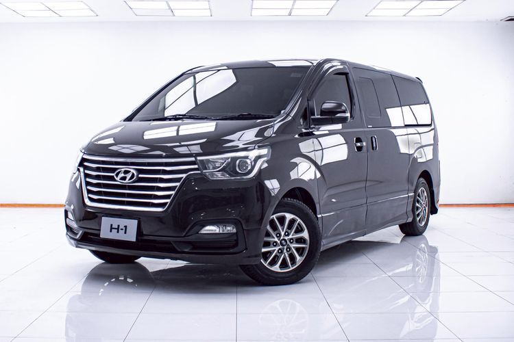 รถ Hyundai H-1  2.5 Elite สี น้ำตาล