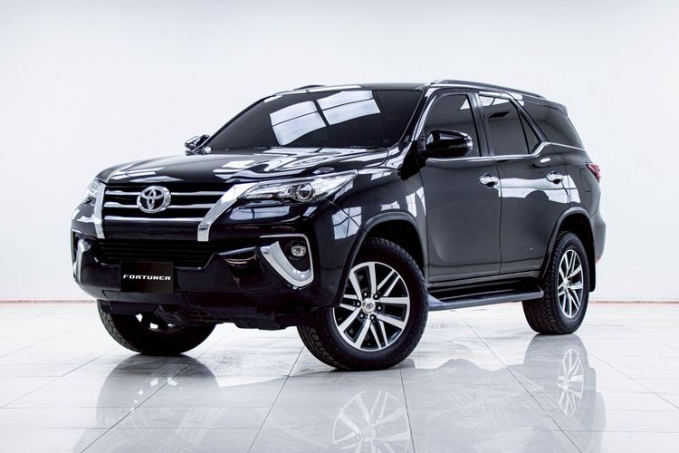 รถ Toyota Fortuner 2.4 V 4WD สี ดำ
