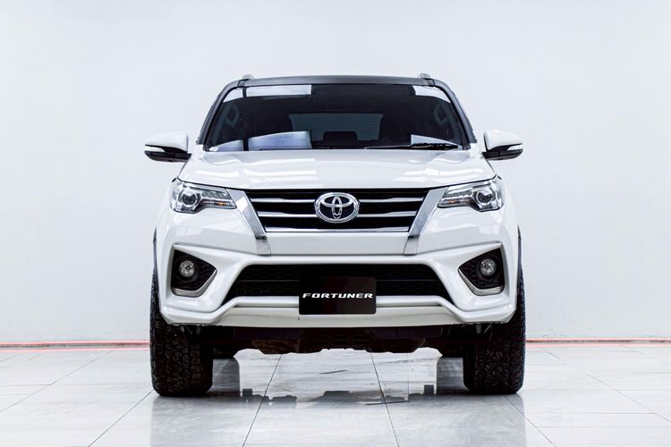 Toyota Fortuner 2019 2.8 TRD Sportivo 4WD Utility-car ดีเซล ไม่ติดแก๊ส เกียร์อัตโนมัติ ขาว รูปที่ 4