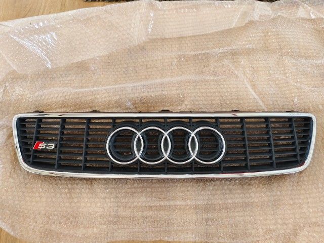 กระจังหน้า Audi S3 8L ปี 2000-2002 พร้อมโลโก้ S3 ปีสุดท้าย ของแท้ สภาพสวยๆ ประมูลมาไม่เคยใช้งาน และไฟเลี้ยวข้างแก้มบังโคลนหน้า สีขาว ของแท้ รูปที่ 9