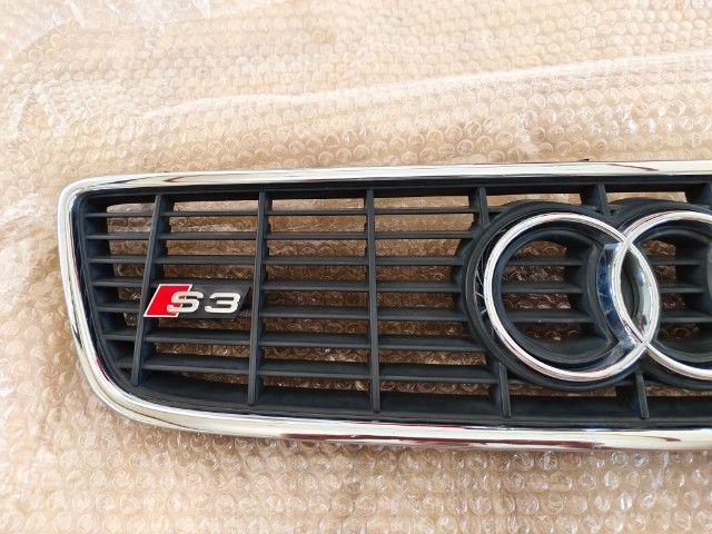 กระจังหน้า Audi S3 8L ปี 2000-2002 พร้อมโลโก้ S3 ปีสุดท้าย ของแท้ สภาพสวยๆ ประมูลมาไม่เคยใช้งาน และไฟเลี้ยวข้างแก้มบังโคลนหน้า สีขาว ของแท้ รูปที่ 10