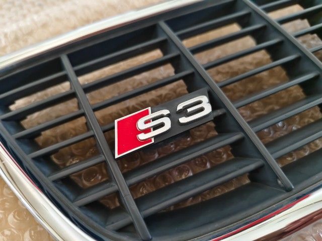 กระจังหน้า Audi S3 8L ปี 2000-2002 พร้อมโลโก้ S3 ปีสุดท้าย ของแท้ สภาพสวยๆ ประมูลมาไม่เคยใช้งาน และไฟเลี้ยวข้างแก้มบังโคลนหน้า สีขาว ของแท้ รูปที่ 11