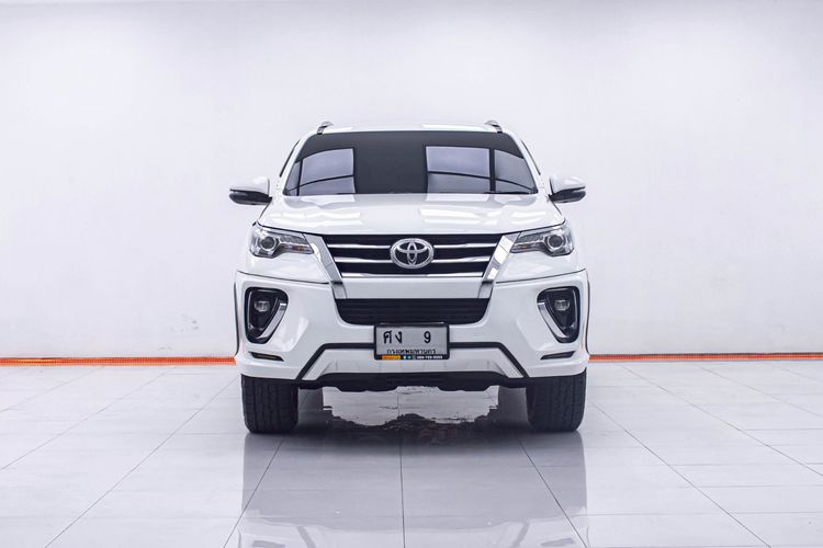 Toyota Fortuner 2019 2.8 V 4WD Utility-car ดีเซล ไม่ติดแก๊ส เกียร์อัตโนมัติ ขาว รูปที่ 4